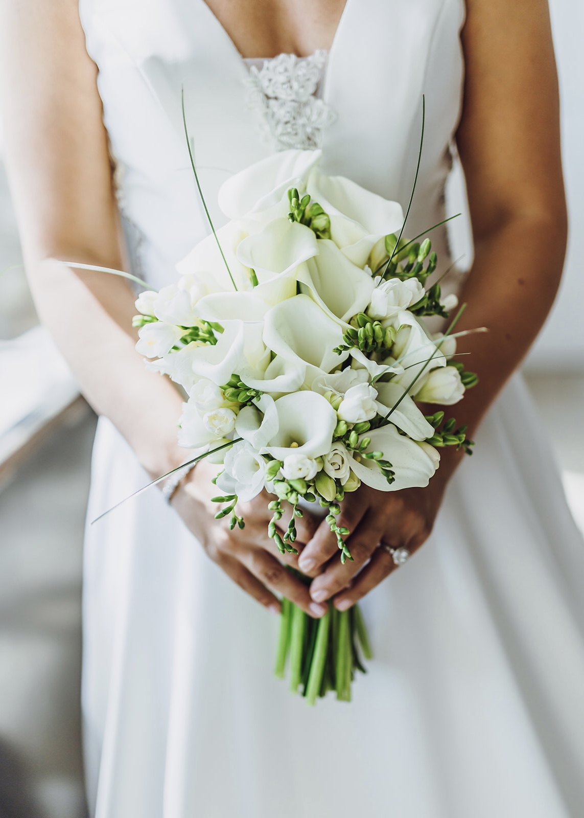 Une mariée avec son bouquet