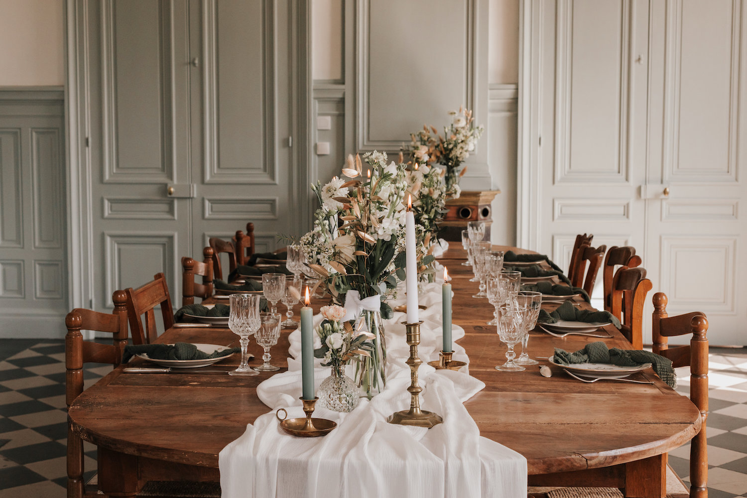 Une table décorée pour un mariage