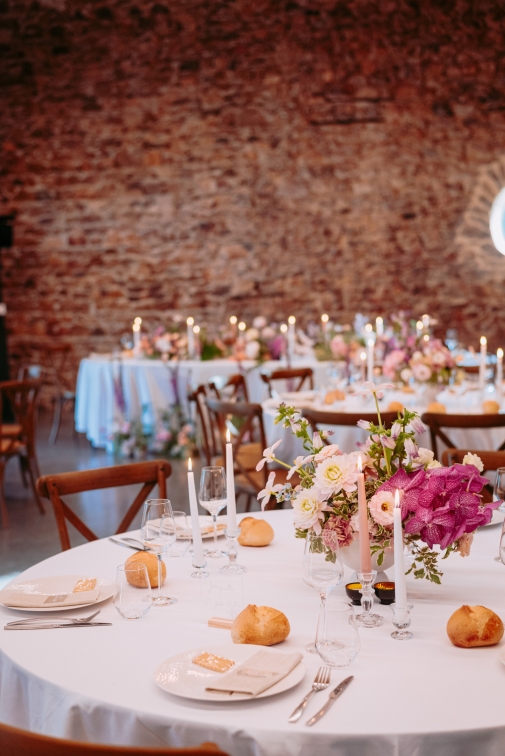 Une table décorée pour un mariage